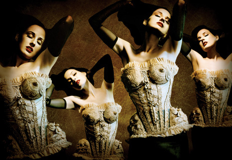 Dita Von Teese, mod&egrave;le fetish, pin up