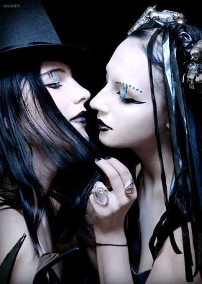 Predators Kiss (Katrina Grekof)